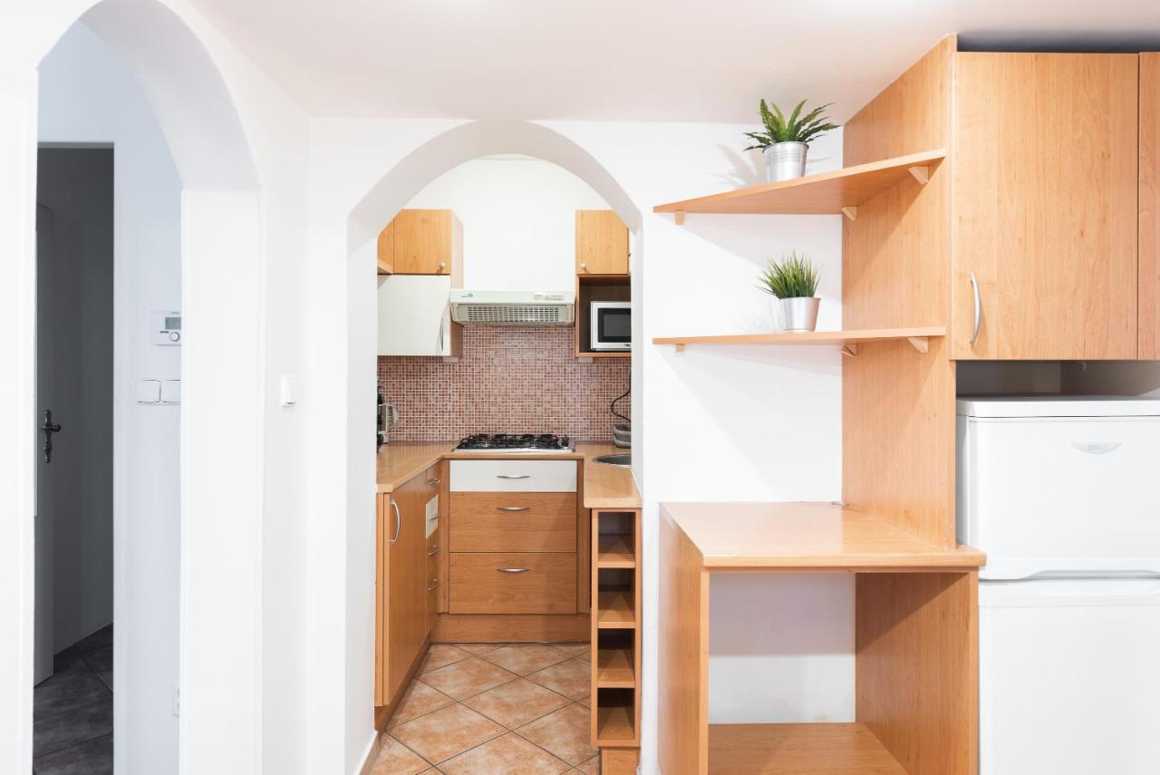 Budget Reznicka Apartment Прага Экстерьер фото