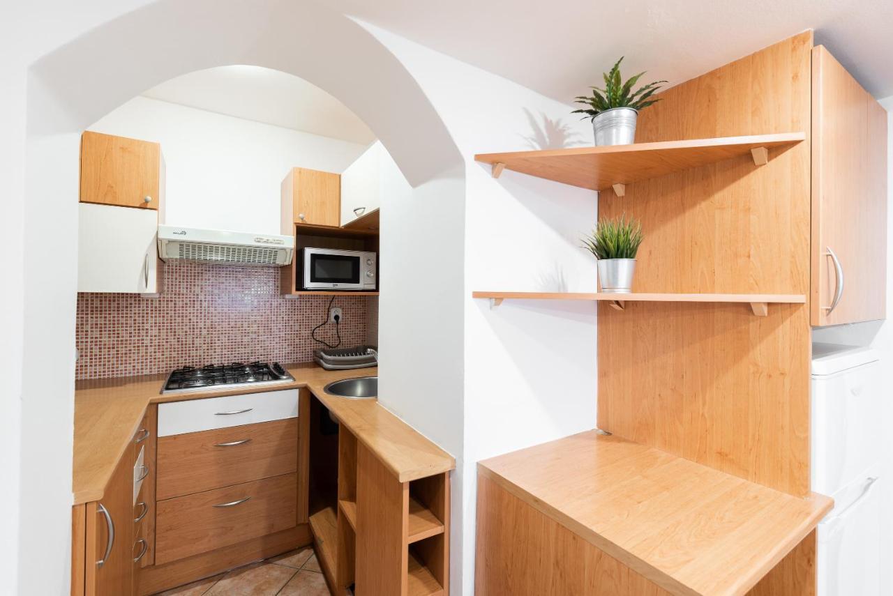 Budget Reznicka Apartment Прага Экстерьер фото