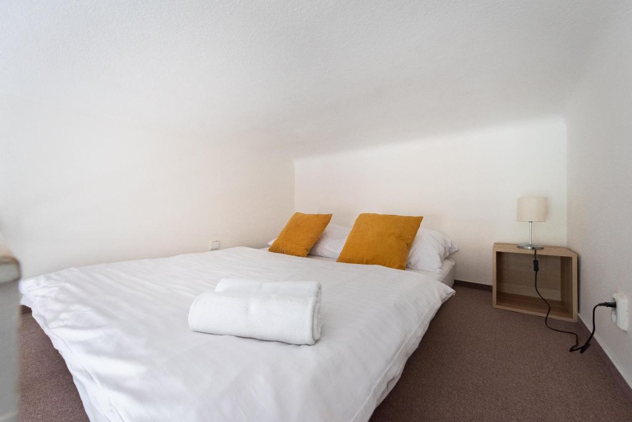 Budget Reznicka Apartment Прага Экстерьер фото
