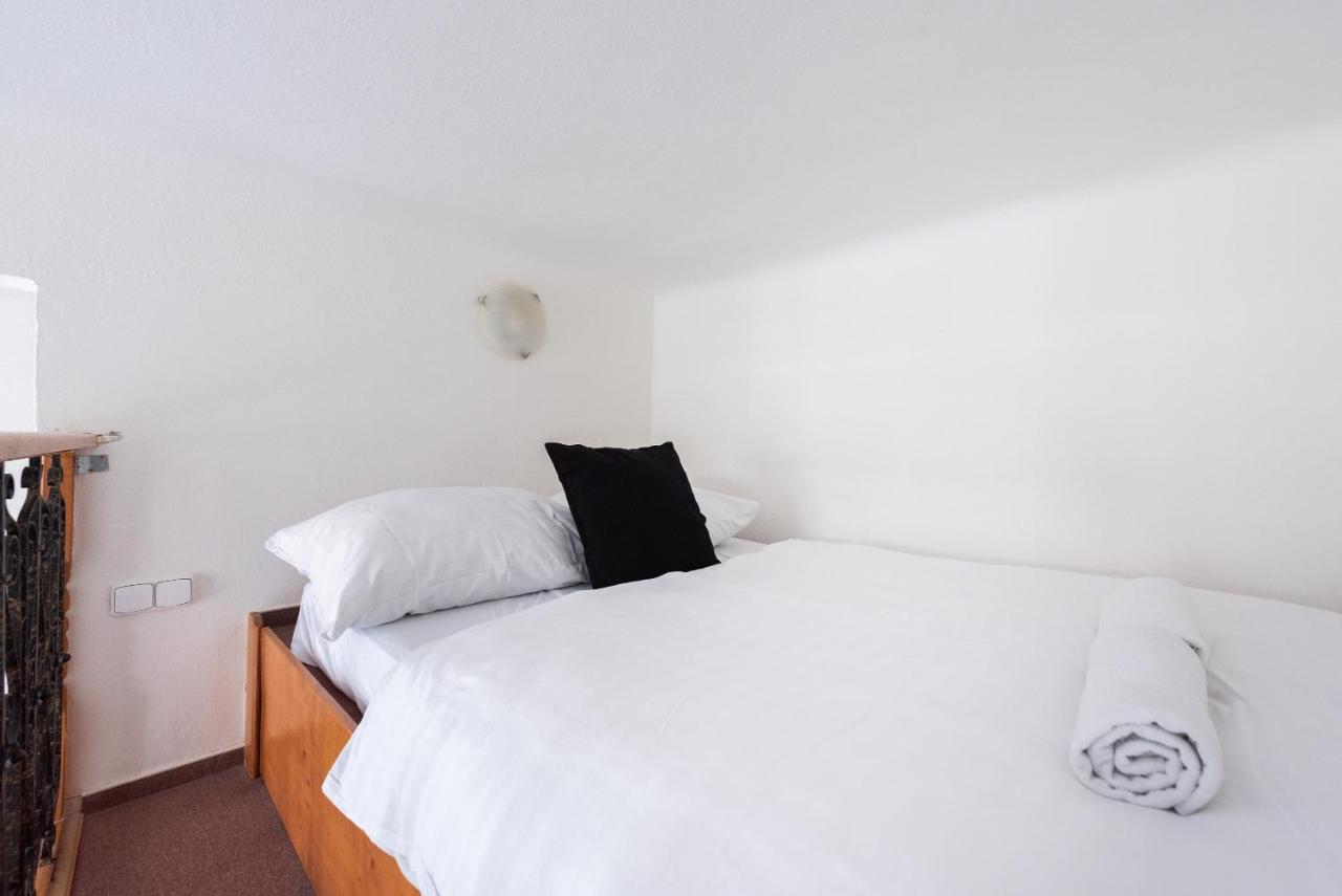Budget Reznicka Apartment Прага Экстерьер фото